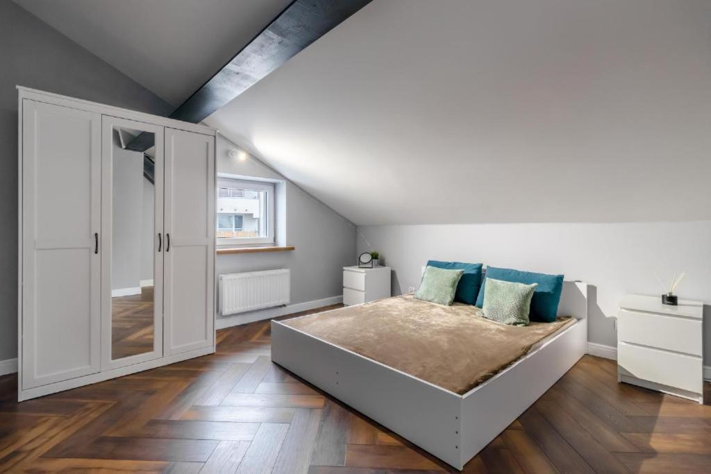 - Great Location- Praga Polnoc - 18 People -marcinkowskiego Warszawa